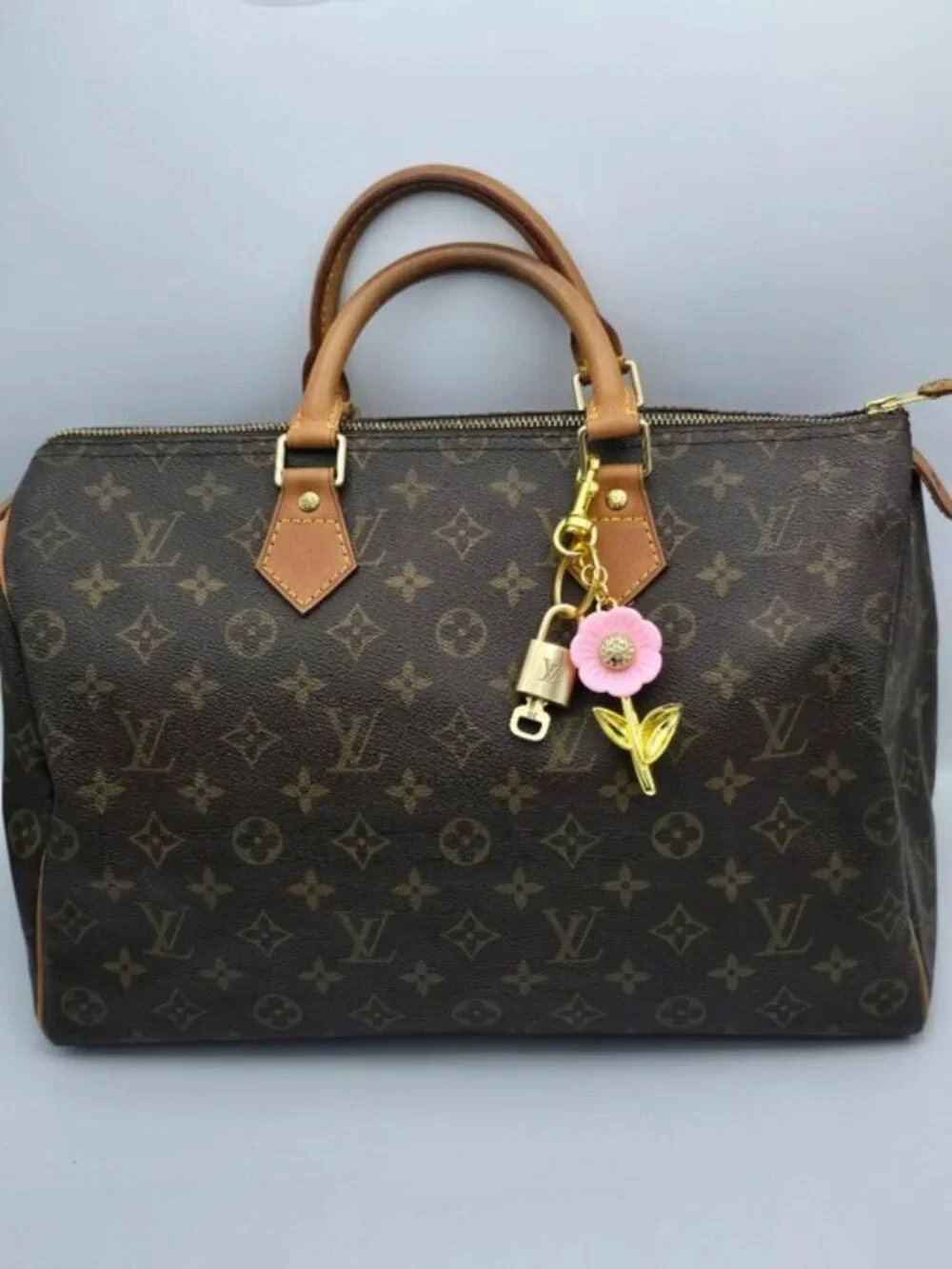 Authentic LV Louis Vuitton Gold Lock & Key 🔑 Unbranded Flower Keychain Charm